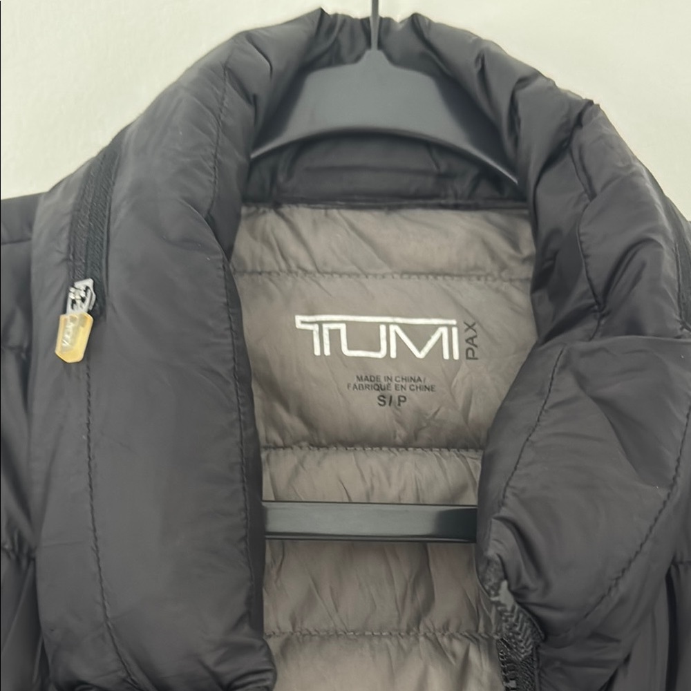 Tumi Black Puffer Jacket Lightweight Quilted Design - Picture 2 of 6